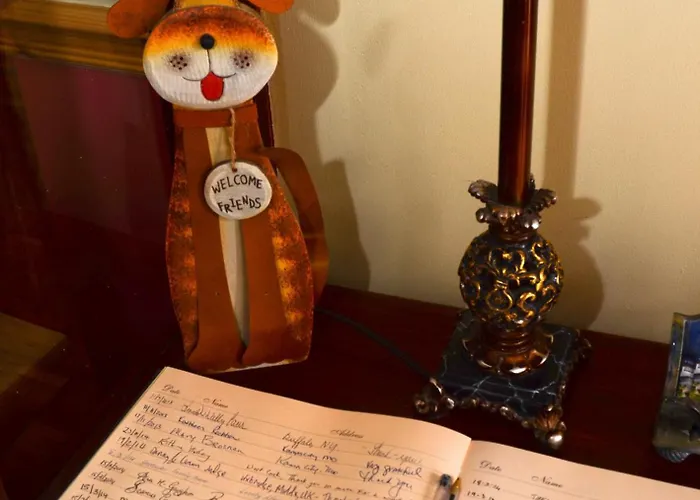 לינה וארוחת בוקר Philmar House